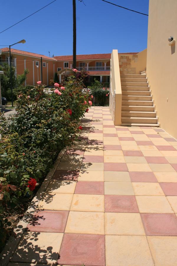Kosmos Hotel Agios Stefanos Avliotes  ภายนอก รูปภาพ